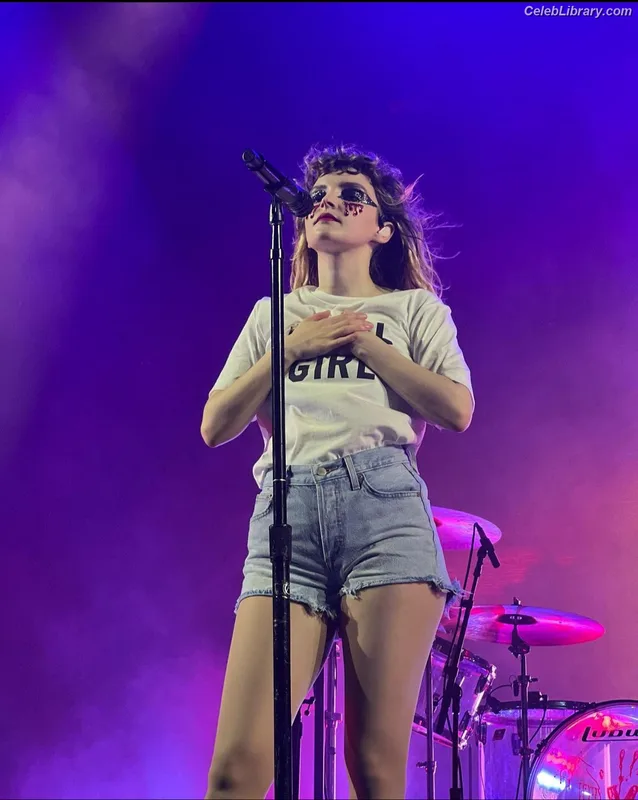 Lauren Mayberry photo 16 of 1227