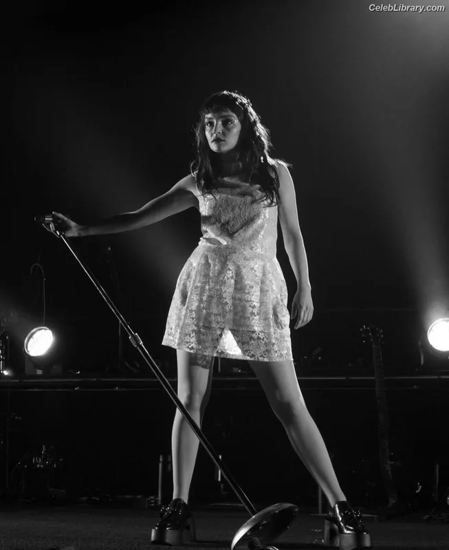 Lauren Mayberry photo 5 of 1227