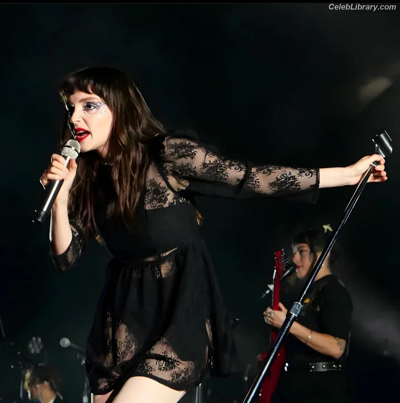 Lauren Mayberry photo 11 of 1227