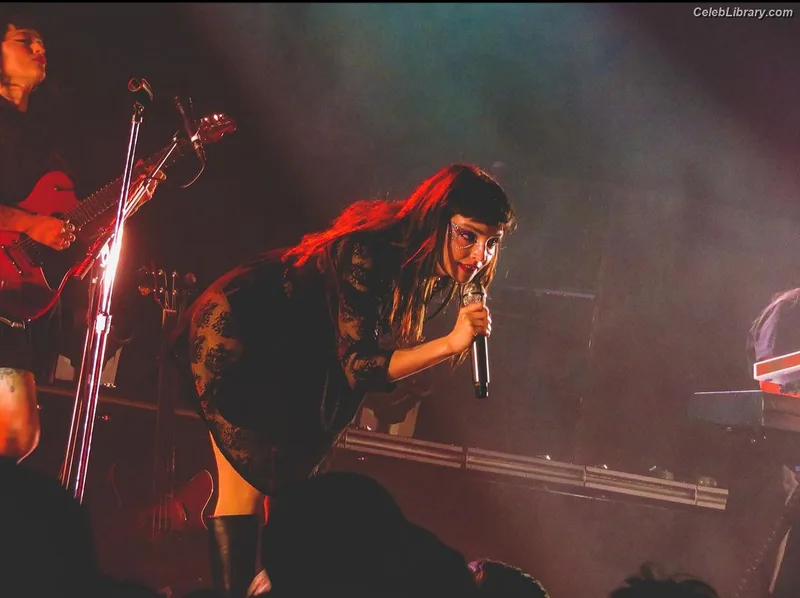 Lauren Mayberry photo 13 of 1227