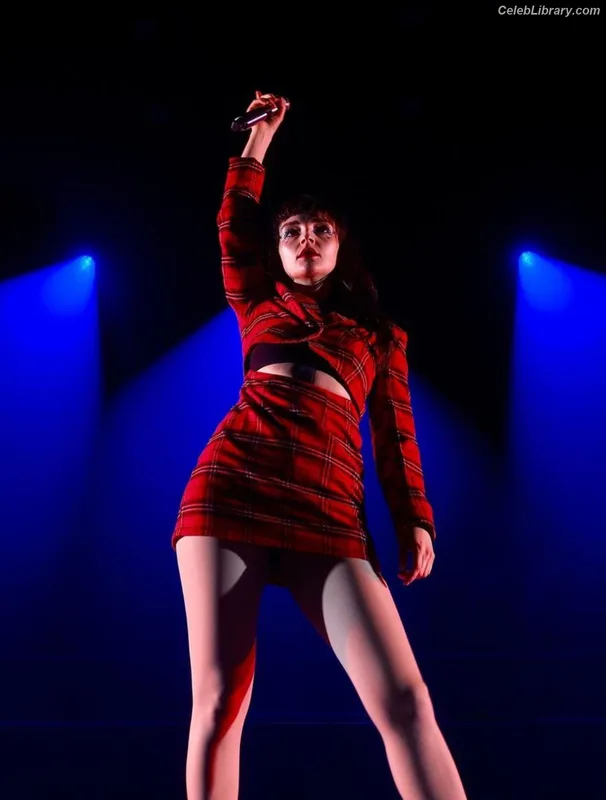 Lauren Mayberry photo 14 of 1227