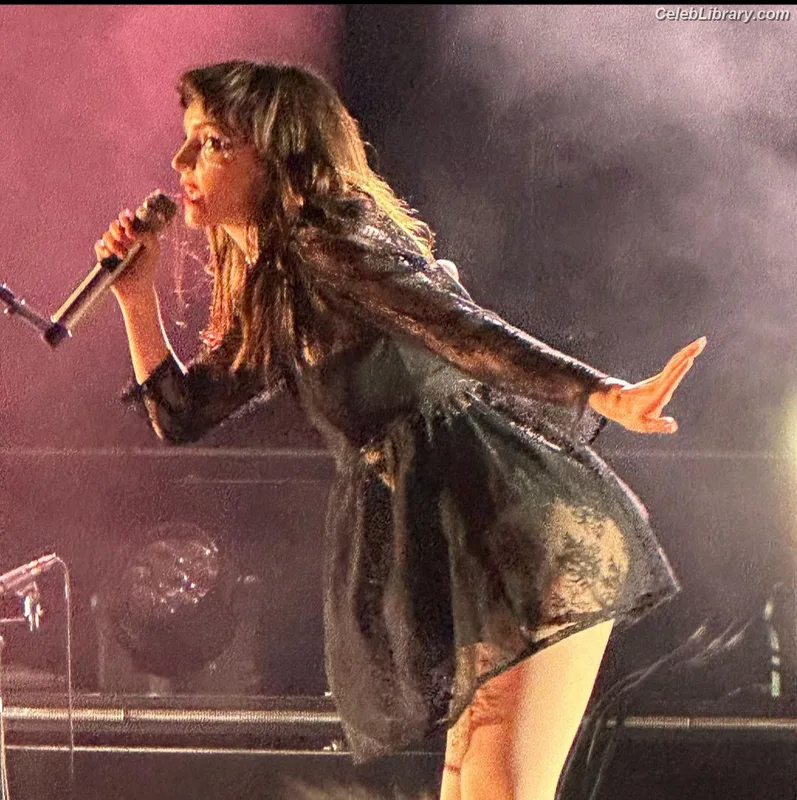 Lauren Mayberry photo 21 of 1227
