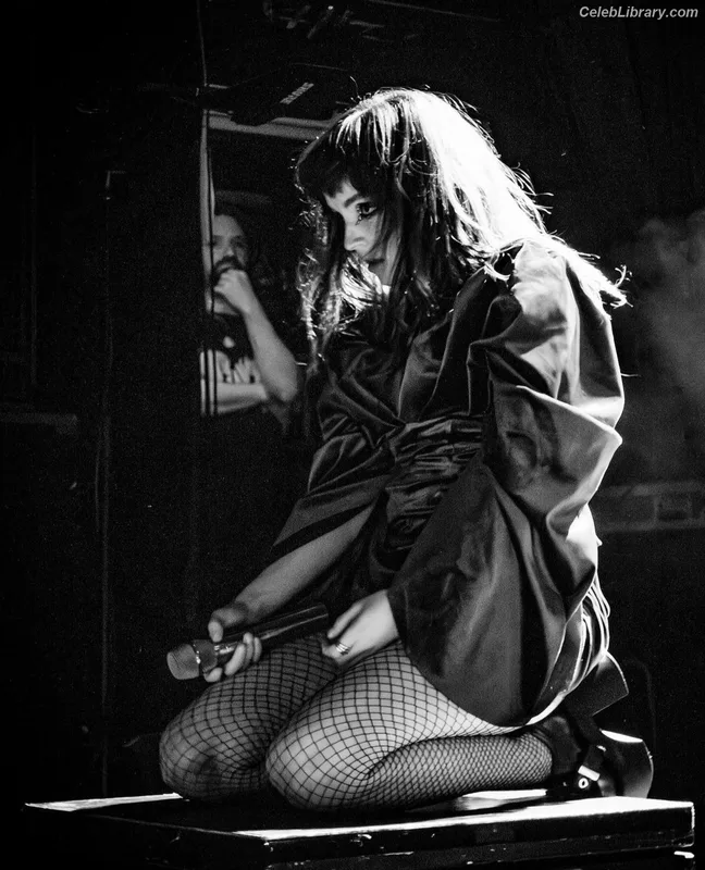 Lauren Mayberry photo 20 of 1227