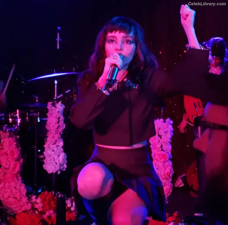 Lauren Mayberry photo 8 of 1227