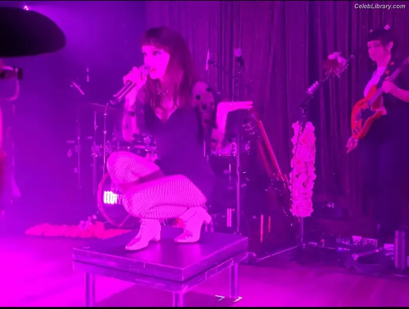 Lauren Mayberry photo 20 of 1227