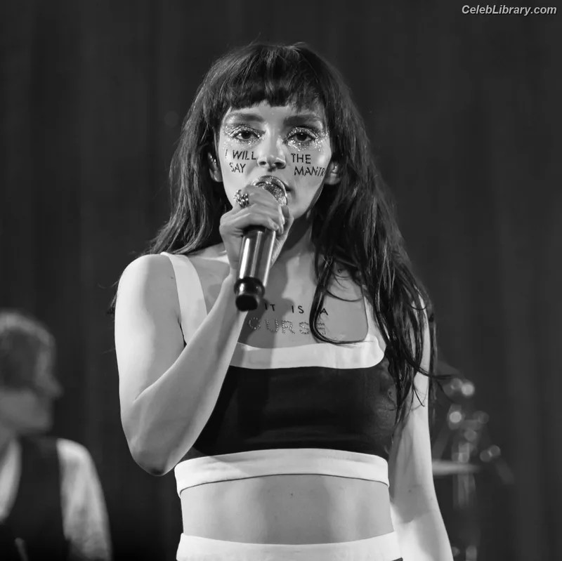 Lauren Mayberry photo 24 of 1227