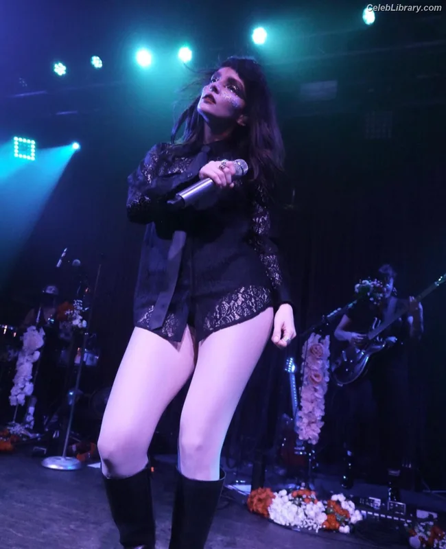 Lauren Mayberry photo 8 of 1227