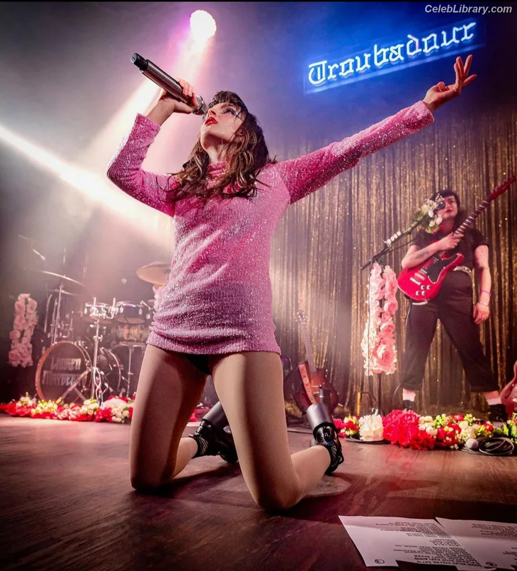 Lauren Mayberry photo 11 of 1227