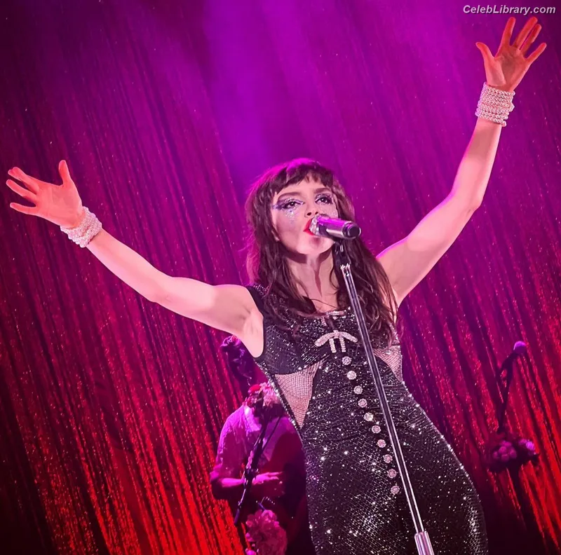 Lauren Mayberry photo 24 of 1227