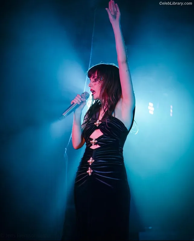 Lauren Mayberry photo 3 of 1227