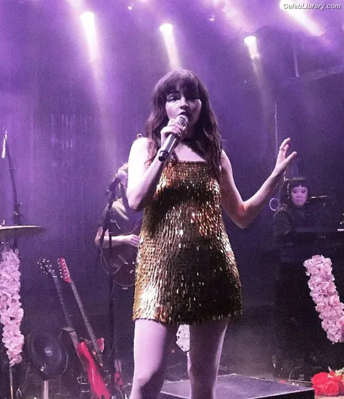 Lauren Mayberry photo 5 of 1227