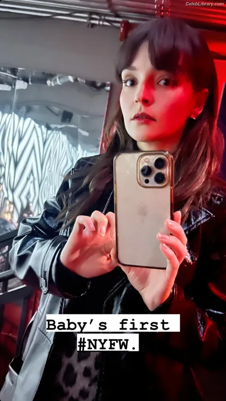 Lauren Mayberry photo 18 of 1227