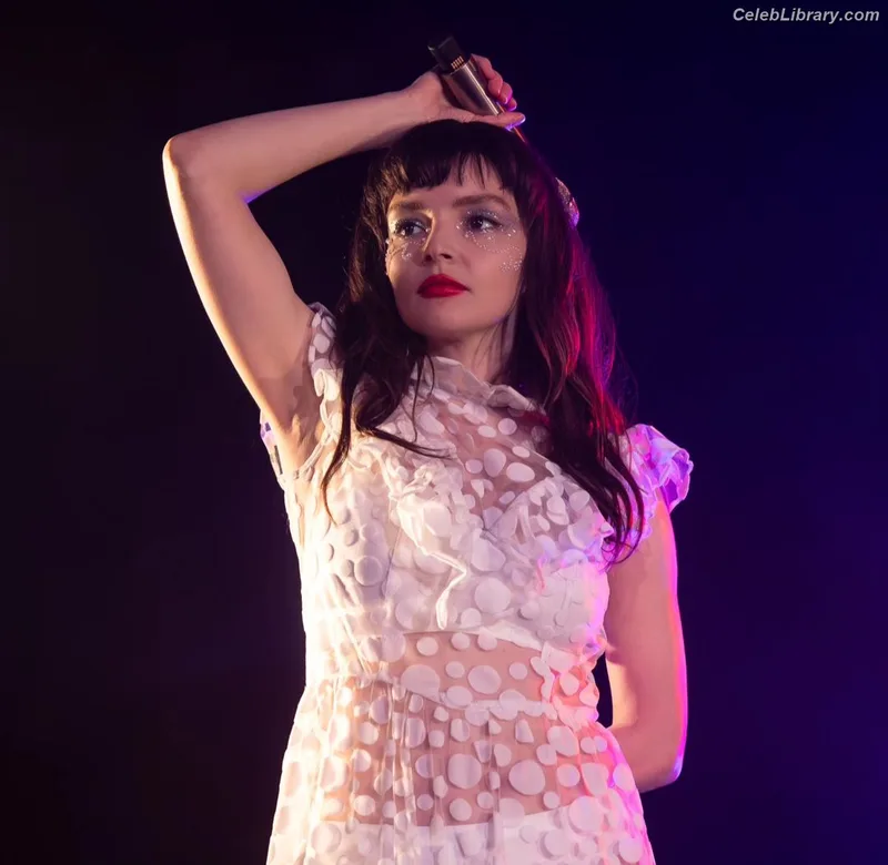 Lauren Mayberry photo 23 of 1227