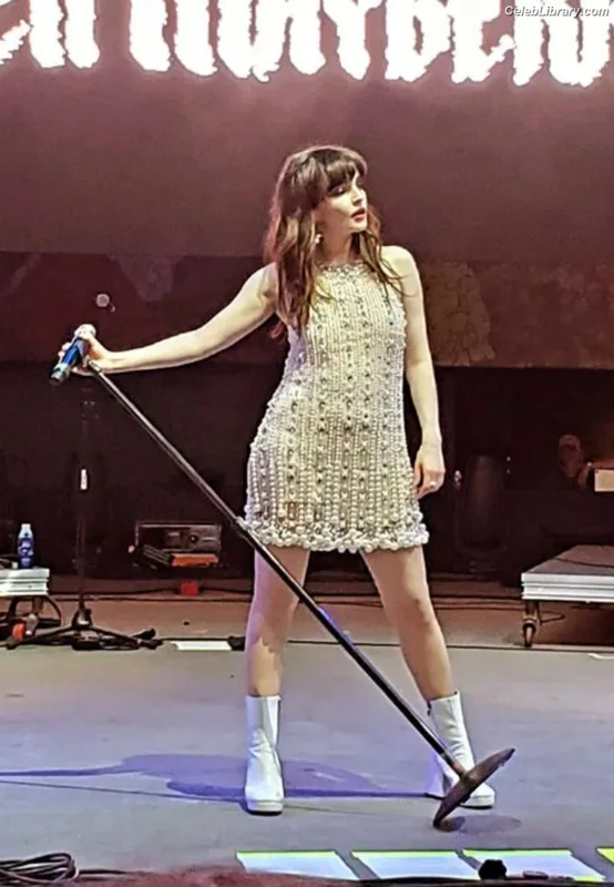 Lauren Mayberry photo 11 of 1227