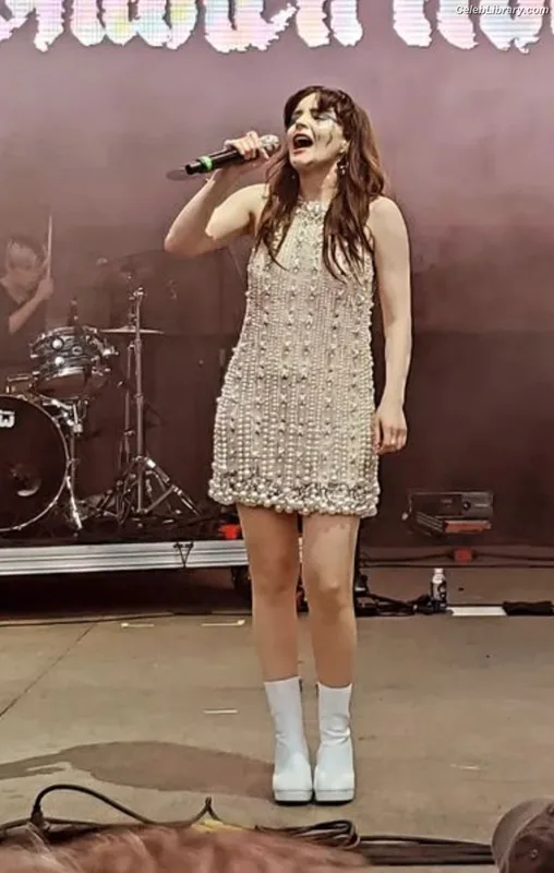 Lauren Mayberry photo 12 of 1227