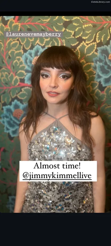 Lauren Mayberry photo 18 of 1227