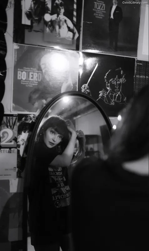Lauren Mayberry photo 1 of 1227