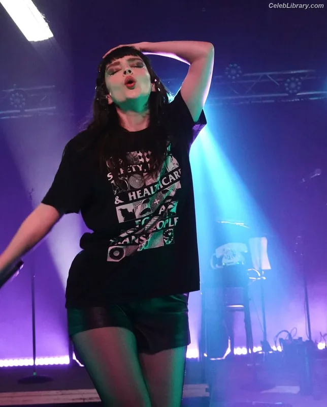 Lauren Mayberry photo 4 of 1227
