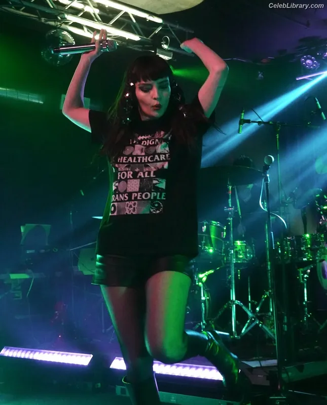 Lauren Mayberry photo 7 of 1227