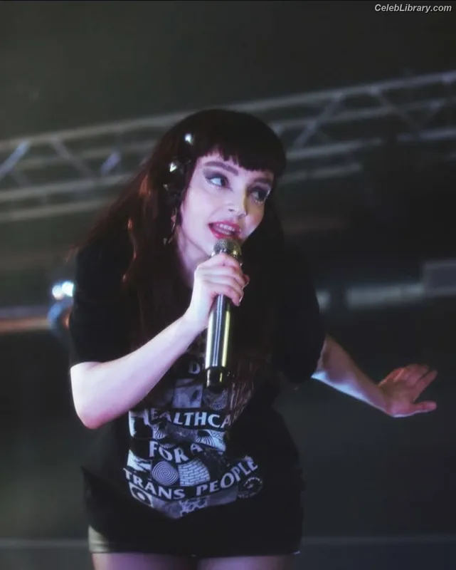 Lauren Mayberry photo 11 of 1227