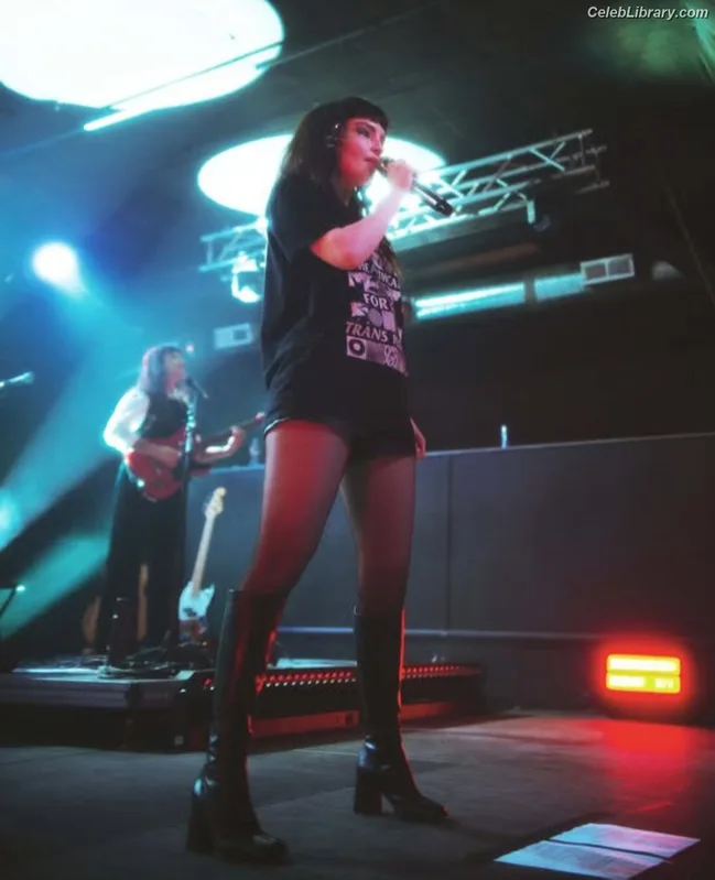 Lauren Mayberry photo 12 of 1227
