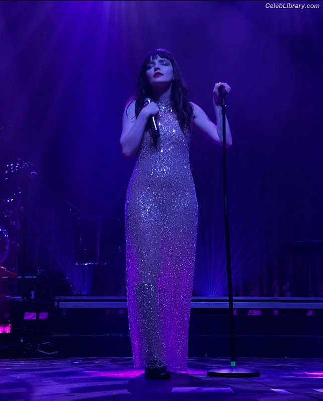 Lauren Mayberry photo 19 of 1227
