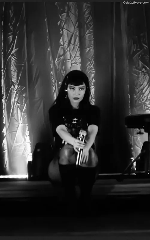 Lauren Mayberry photo 21 of 1227