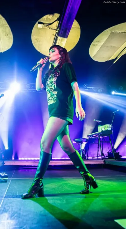 Lauren Mayberry photo 3 of 1227