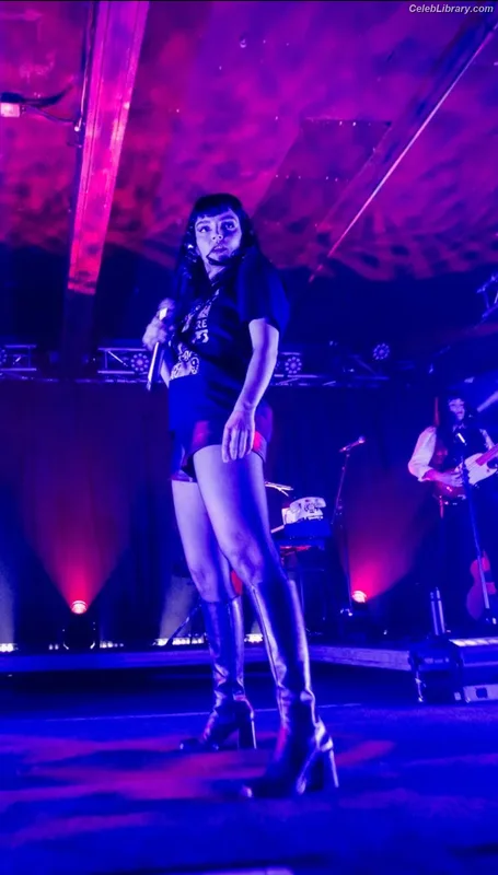 Lauren Mayberry photo 8 of 1227