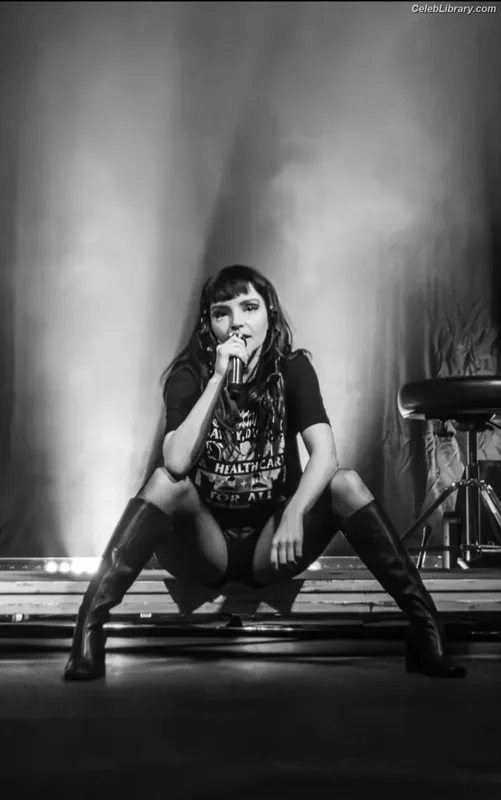Lauren Mayberry photo 11 of 1227