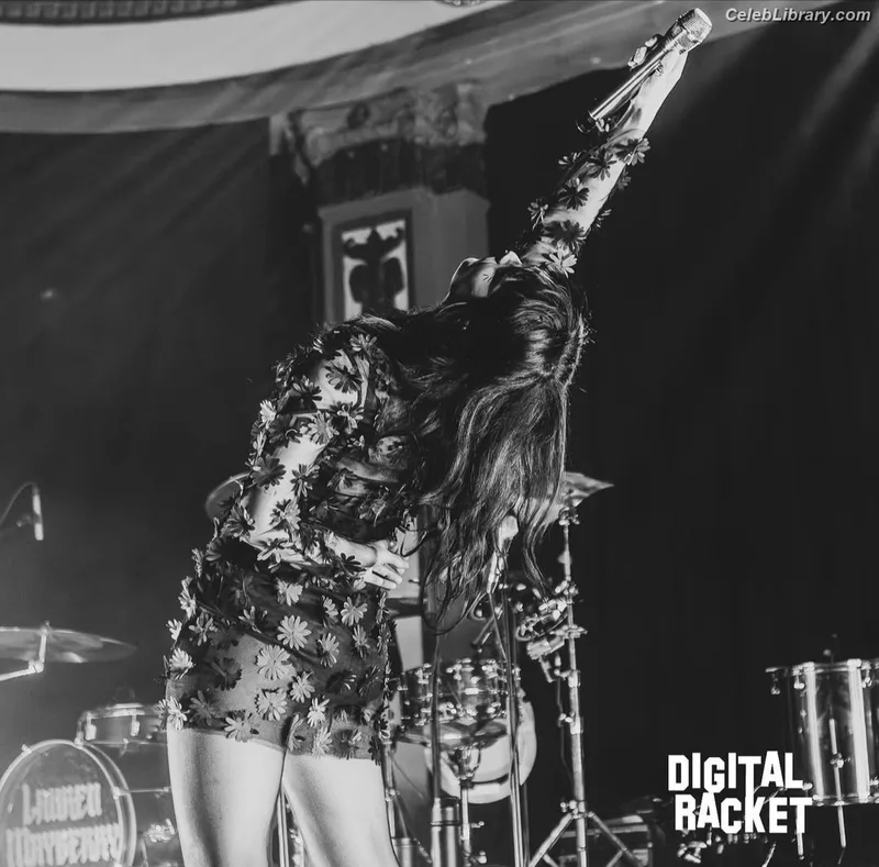 Lauren Mayberry photo 14 of 1227