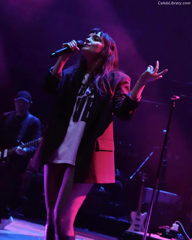 Lauren Mayberry photo 22 of 1227
