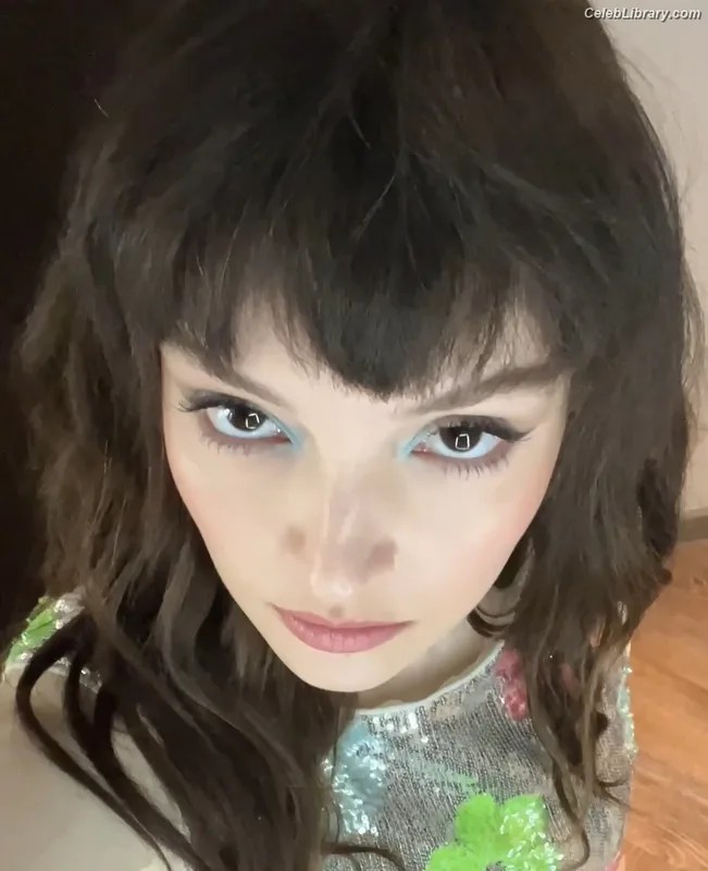 Lauren Mayberry photo 23 of 1227
