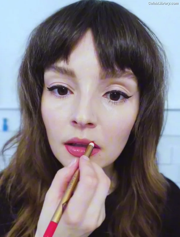 Lauren Mayberry photo 1 of 1227