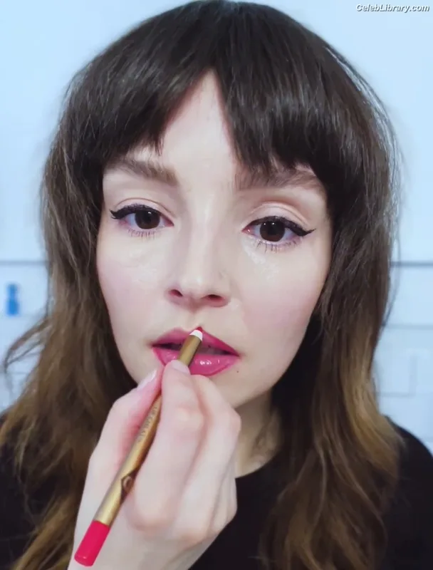 Lauren Mayberry photo 2 of 1227
