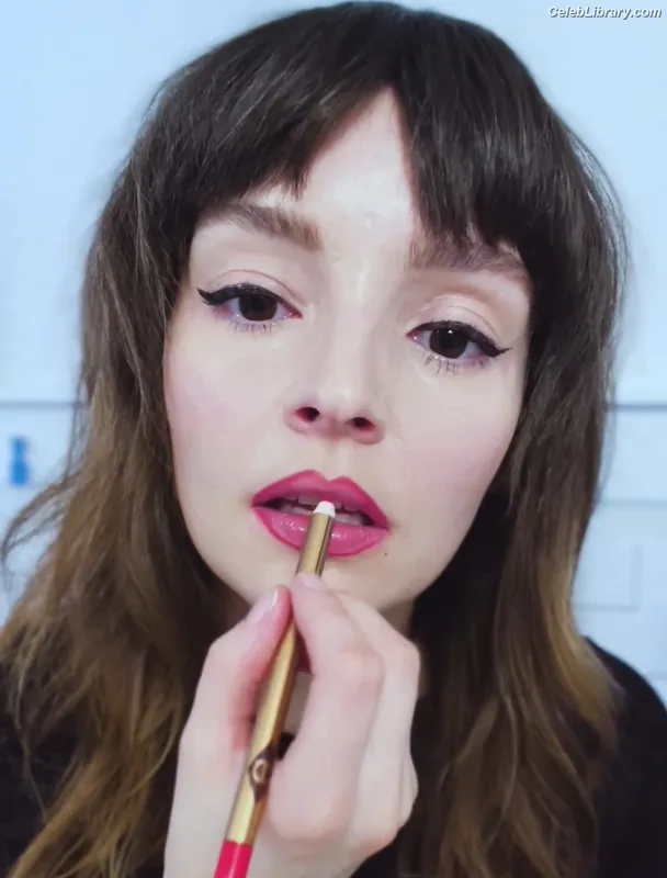 Lauren Mayberry photo 3 of 1227