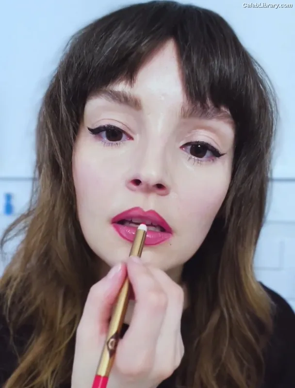 Lauren Mayberry photo 4 of 1227