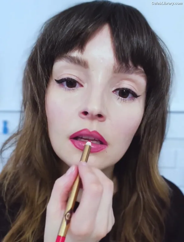 Lauren Mayberry photo 5 of 1227