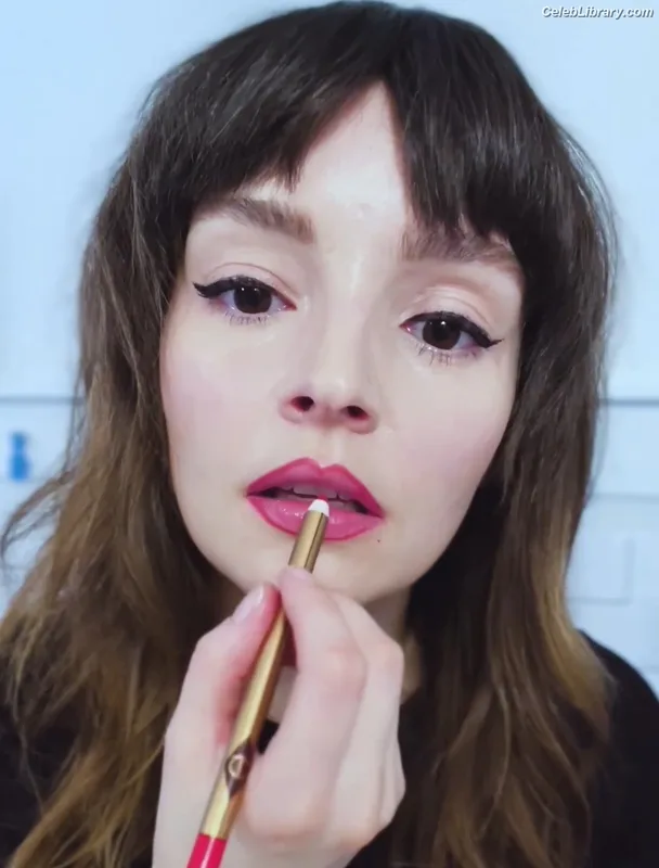 Lauren Mayberry photo 9 of 1227