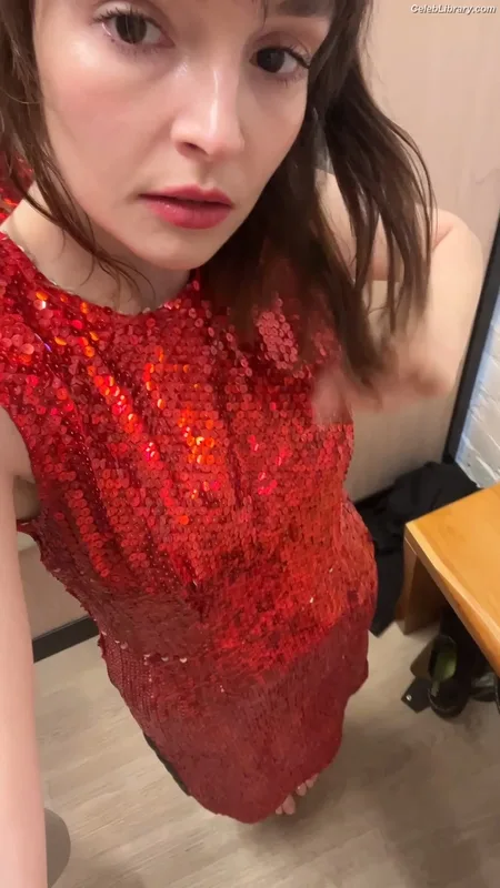 Lauren Mayberry photo 11 of 1227