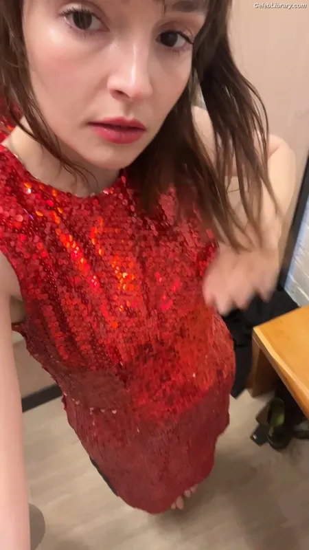Lauren Mayberry photo 12 of 1227
