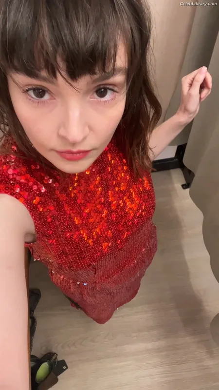 Lauren Mayberry photo 13 of 1227