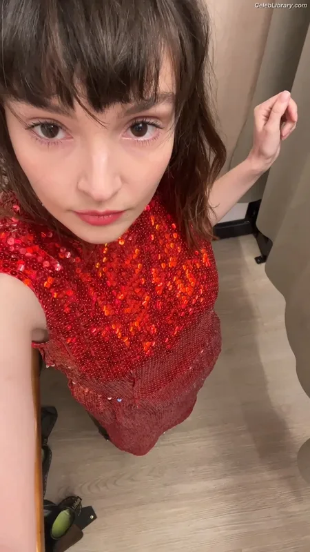 Lauren Mayberry photo 14 of 1227