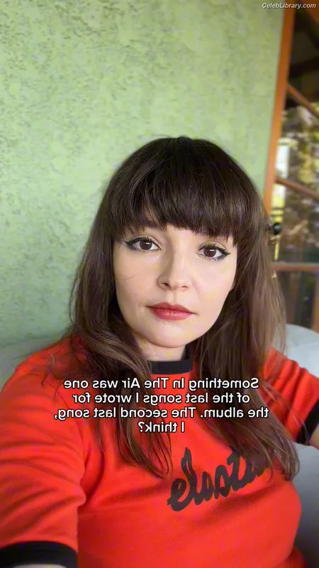 Lauren Mayberry photo 16 of 1227
