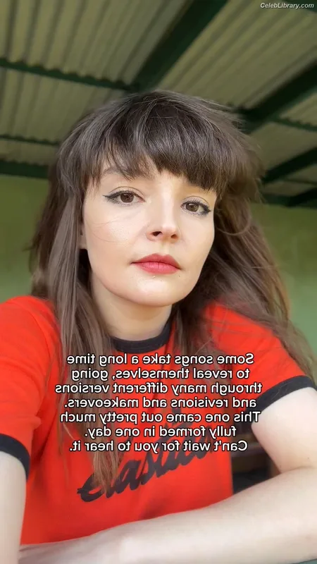 Lauren Mayberry photo 19 of 1227