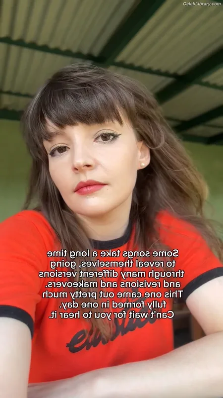 Lauren Mayberry photo 20 of 1227