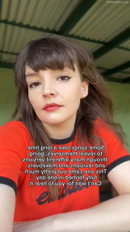 Lauren Mayberry photo 21 of 1227