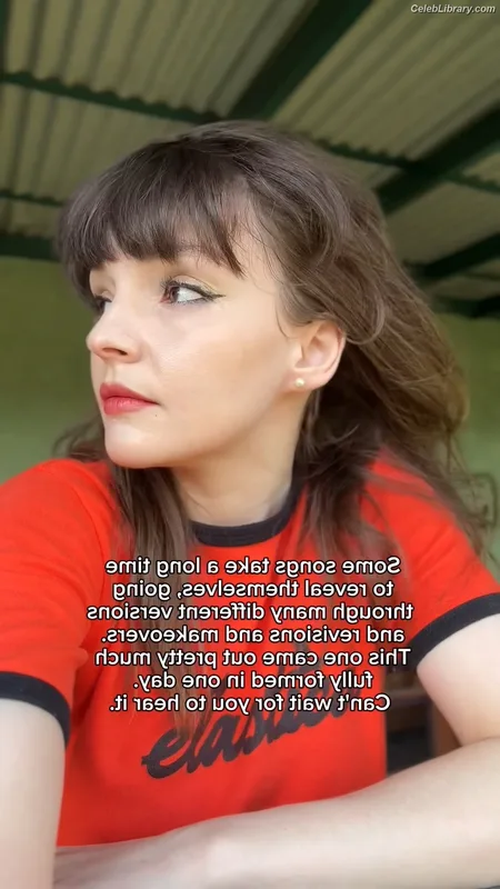Lauren Mayberry photo 22 of 1227