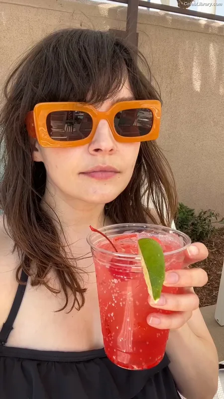 Lauren Mayberry photo 9 of 1227