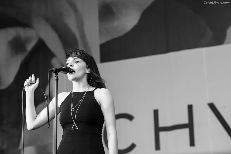 Lauren Mayberry photo 11 of 1227